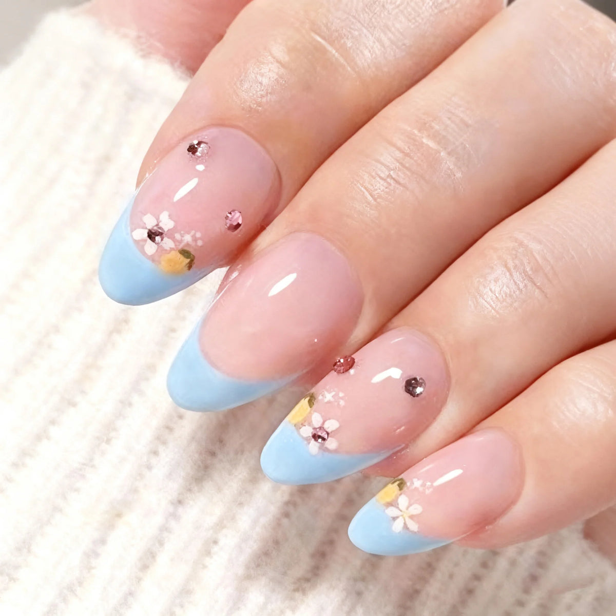 Press-On Nail Set Floral & Gem-Embellished Easy Application