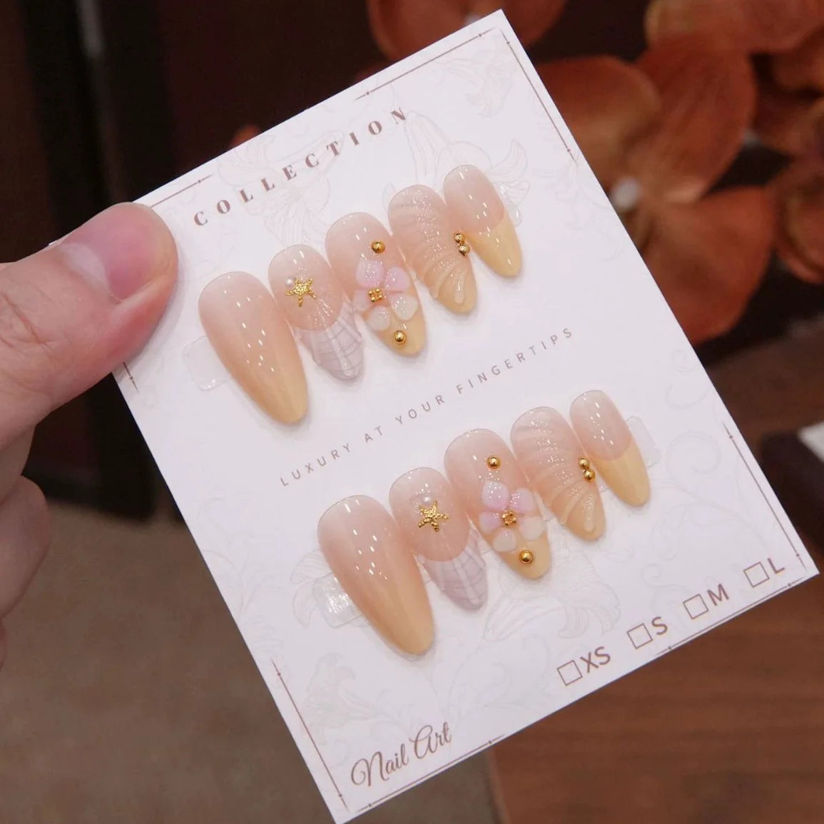 Press-On Nail Set Floral Gold Accents 24-Piece