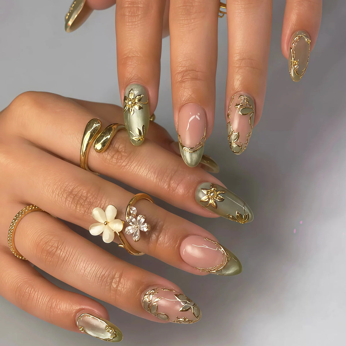 Press-On Nail Set Floral Gold Accents Self-Adhesive