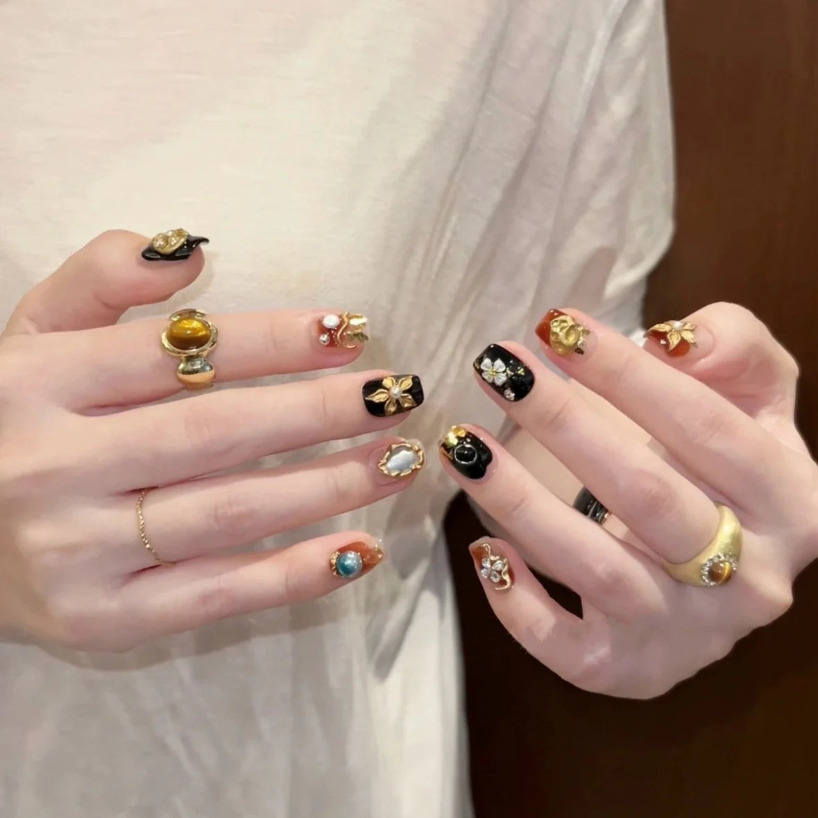 Press-On Nail Set Floral Jewel Embellished Reusable