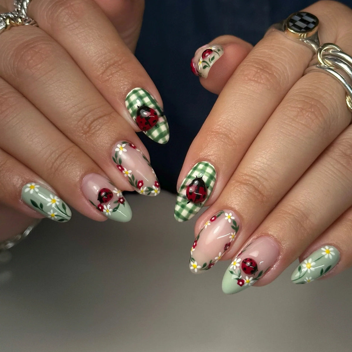 Press-On Nail Set Floral Ladybug Glue-Free & Reusable