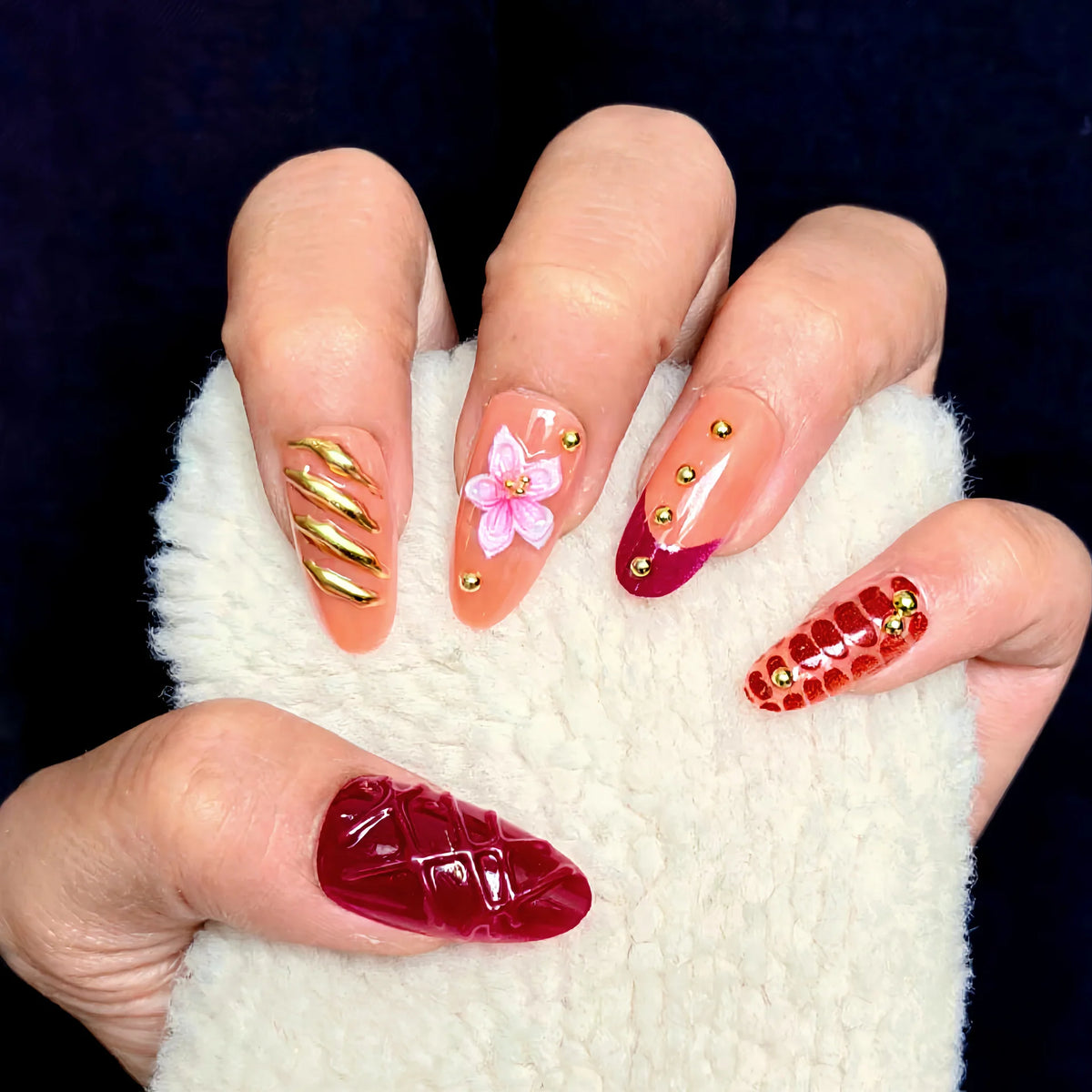 Press-On Nail Set Floral & Metallic Accents Mint Glue-Free