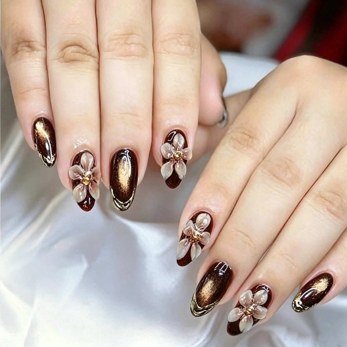 Press-On Nail Set Floral Metallic Easy Application & Comfortable Fit