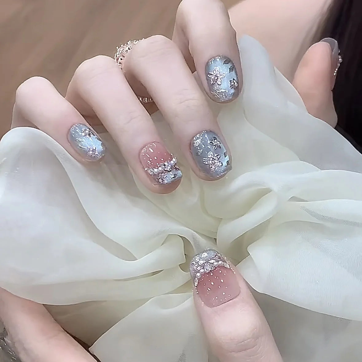 Press-On Nail Set Floral Nail Art Long-Wear Multiple Sizes