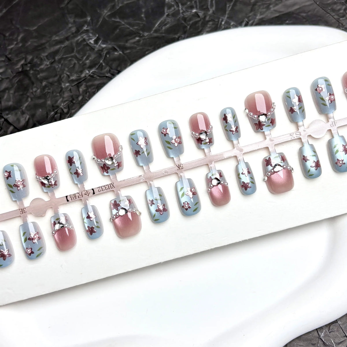 Press-On Nail Set Floral Nail Art Long-Wear Multiple Sizes