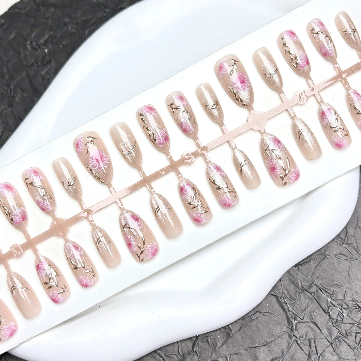Press-On Nail Set Floral Nail Art No Glue & Long-Lasting