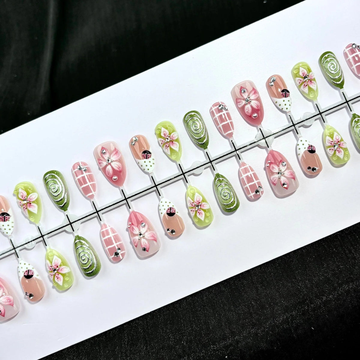 Press-On Nail Set Floral Peel & Stick Long-Lasting