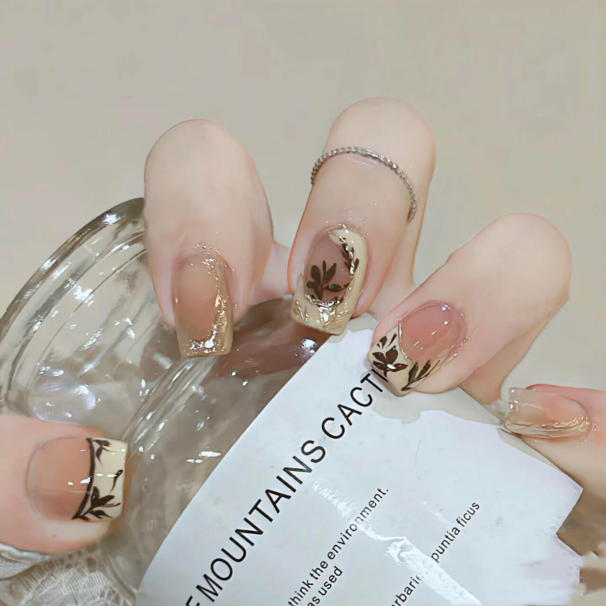 Press-On Nail Set Floral Print Natural-Look Durable