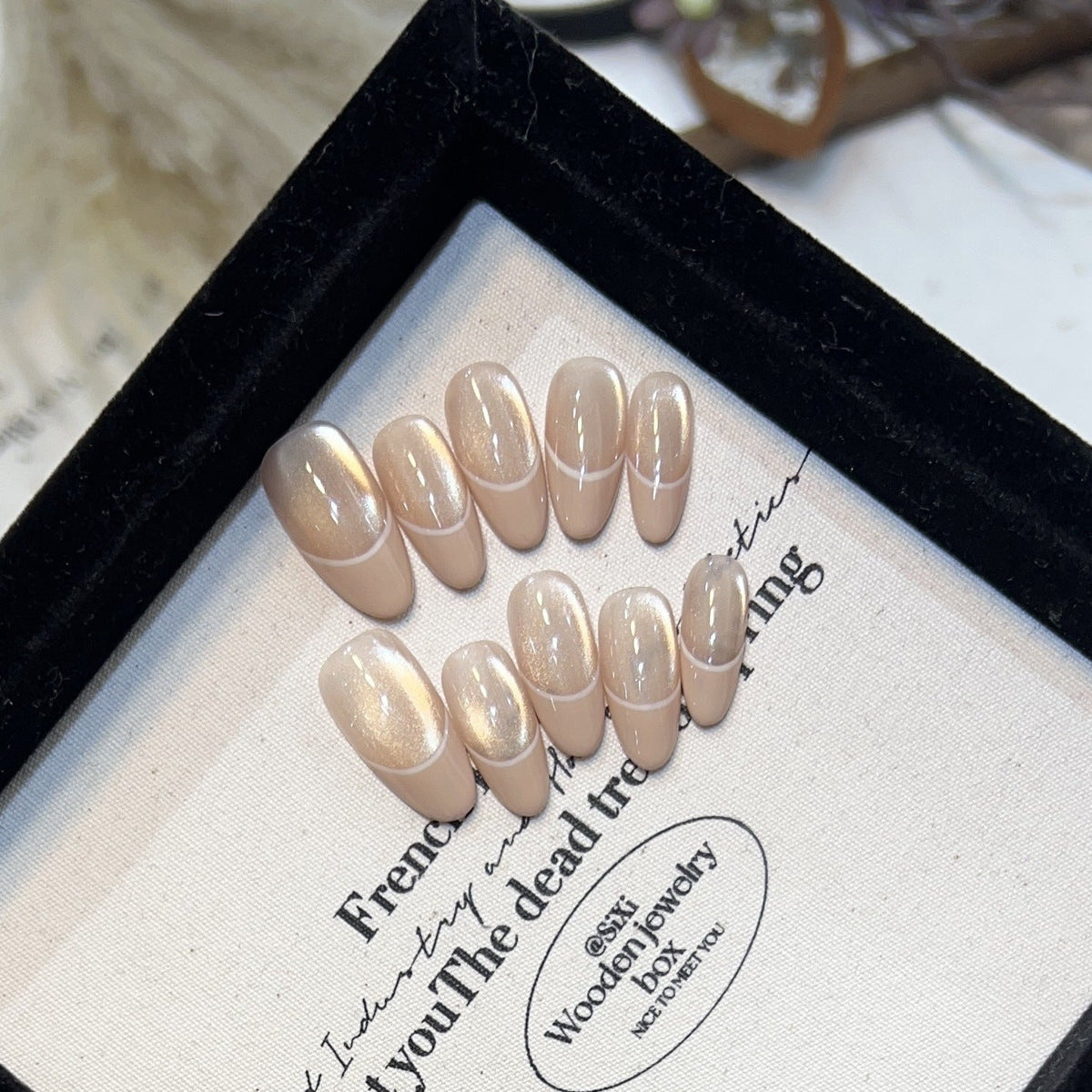 Press-On Nail Set French Tip & Glossy Finish Multiple Sizes