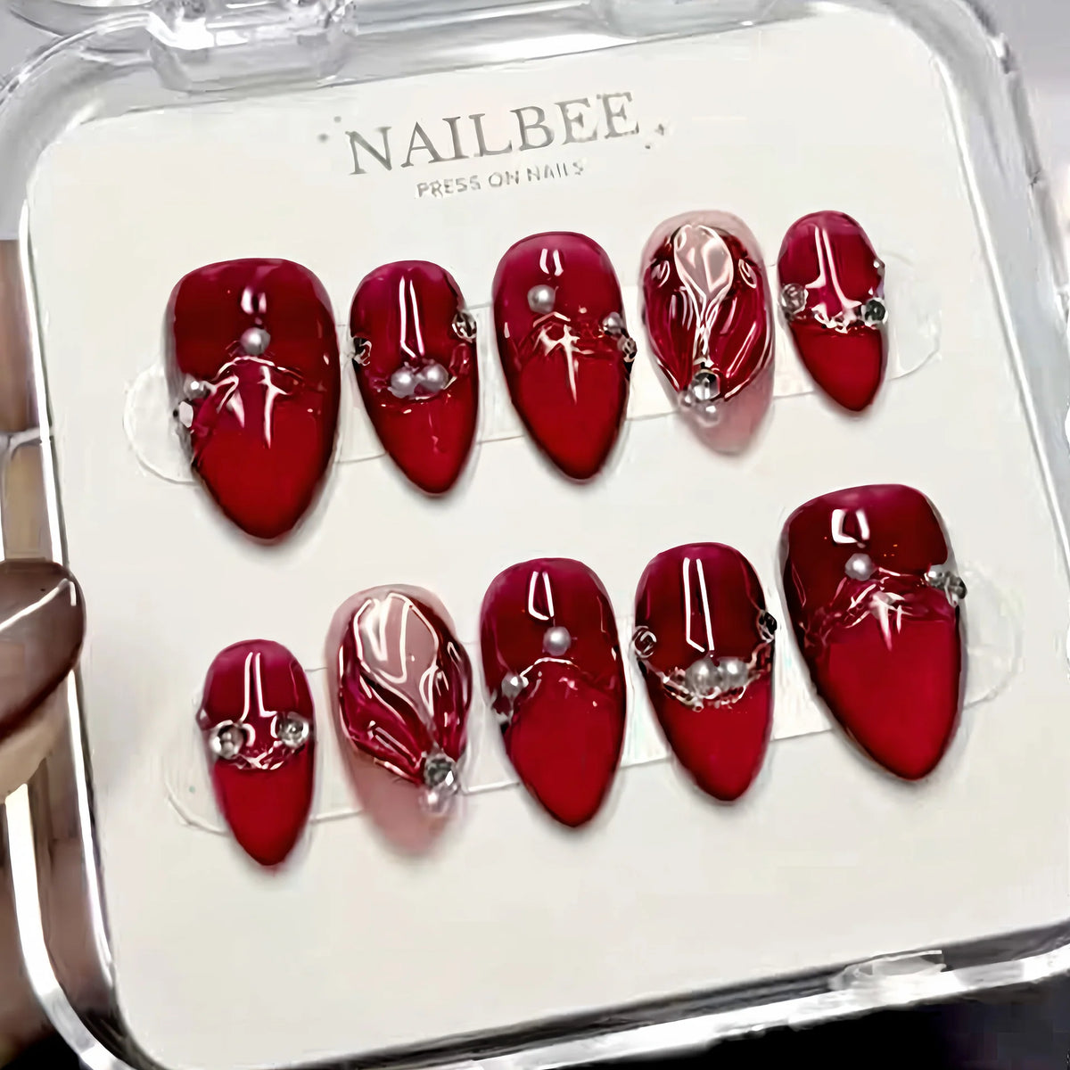 Press-On Nail Set Glossy Pearl Accents & Adhesive Tabs