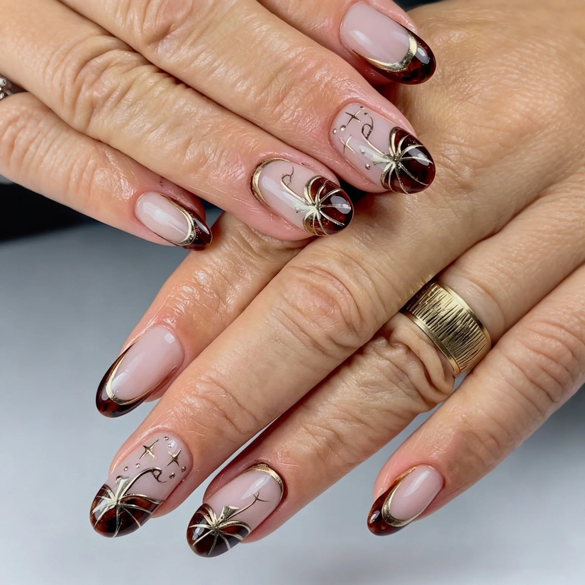 Press-On Nail Set Gold Accent Easy Application & Reusable