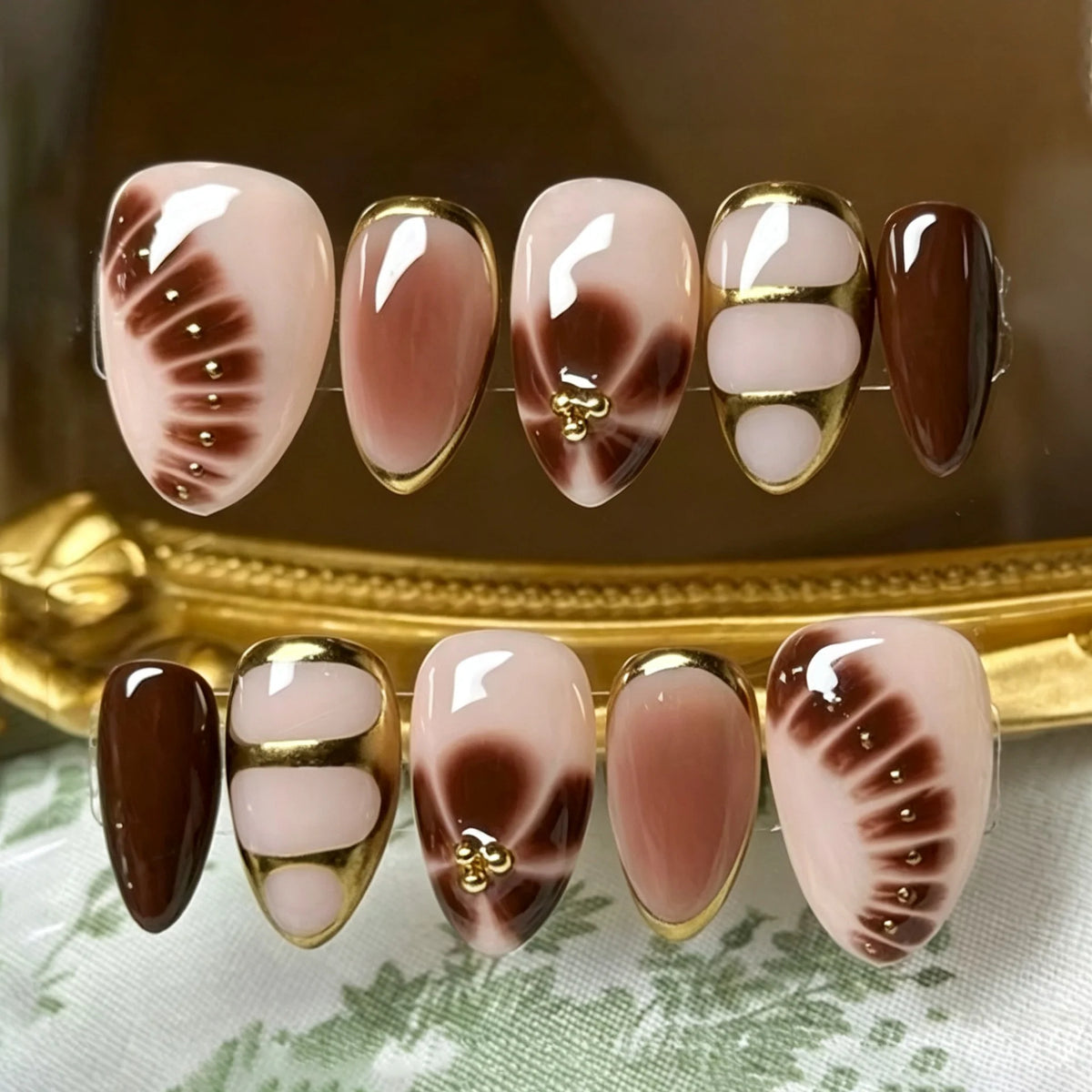 Press-On Nail Set Gold Accent No Glue