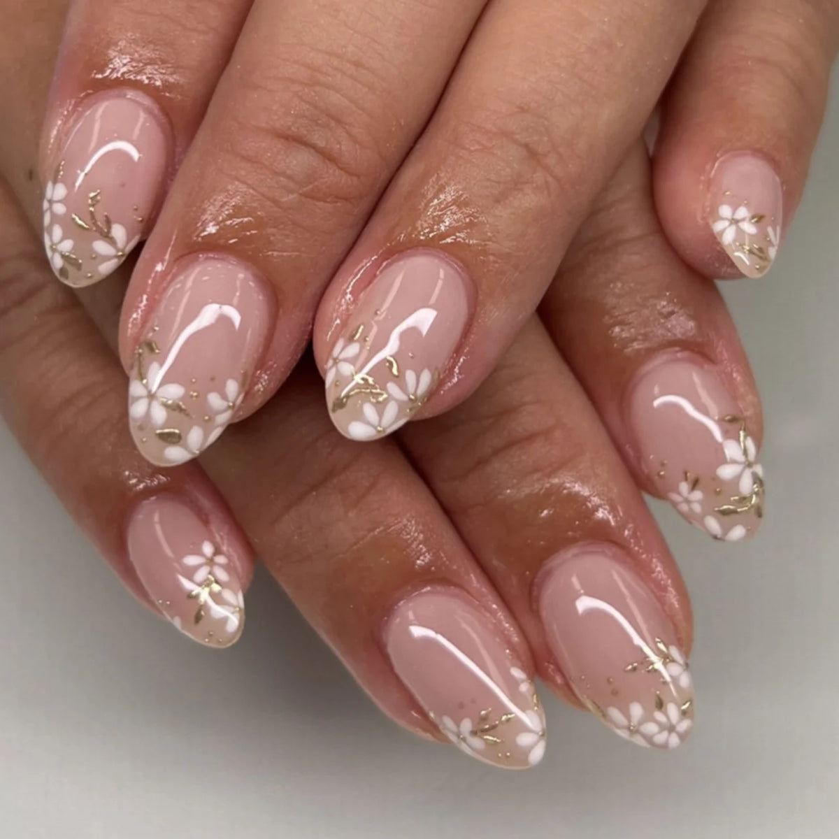 Press-On Nail Set Hand-Drawn Floral Gold Accents Glossy Finish