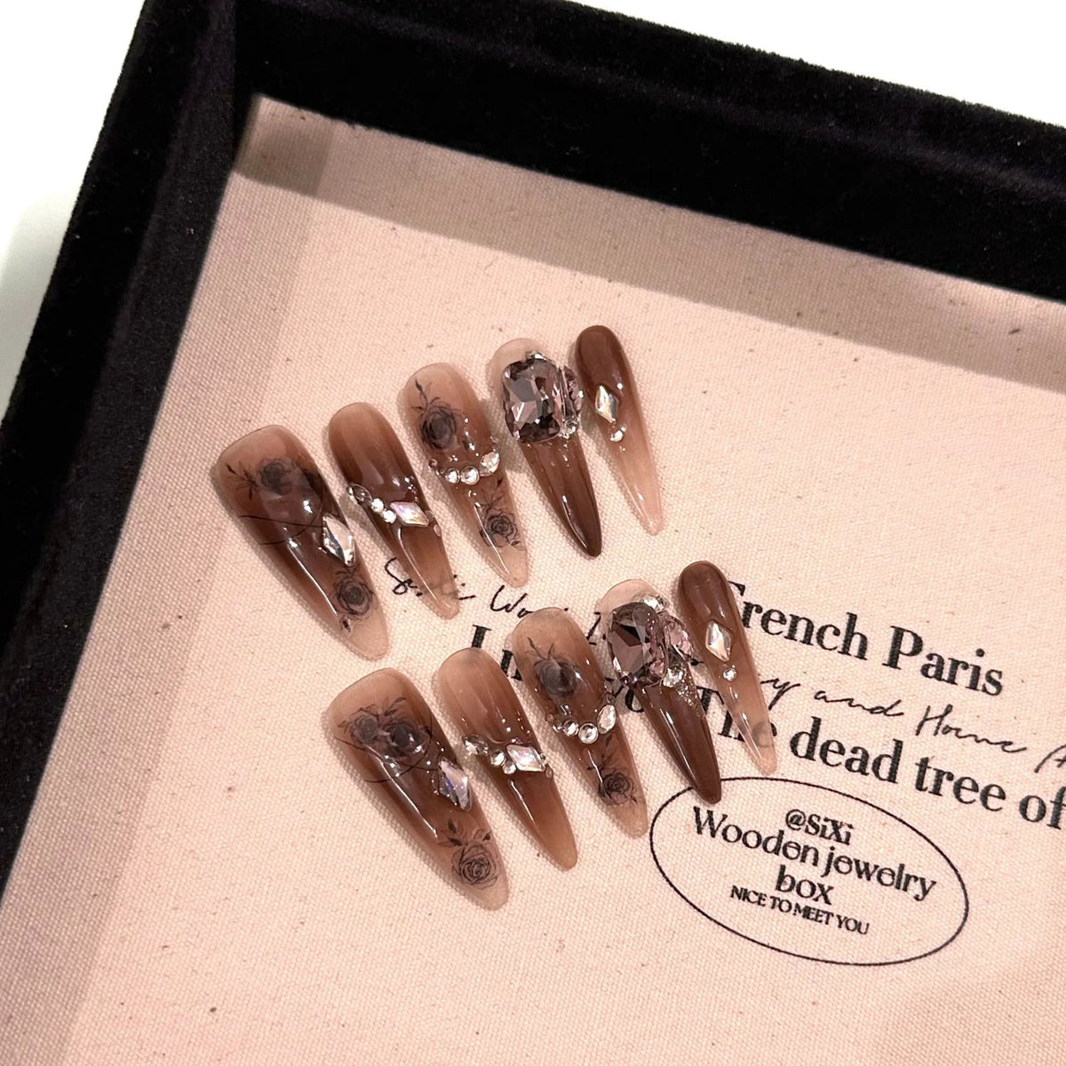 Press-On Nail Set Handcrafted Floral Reusable & Easy Application