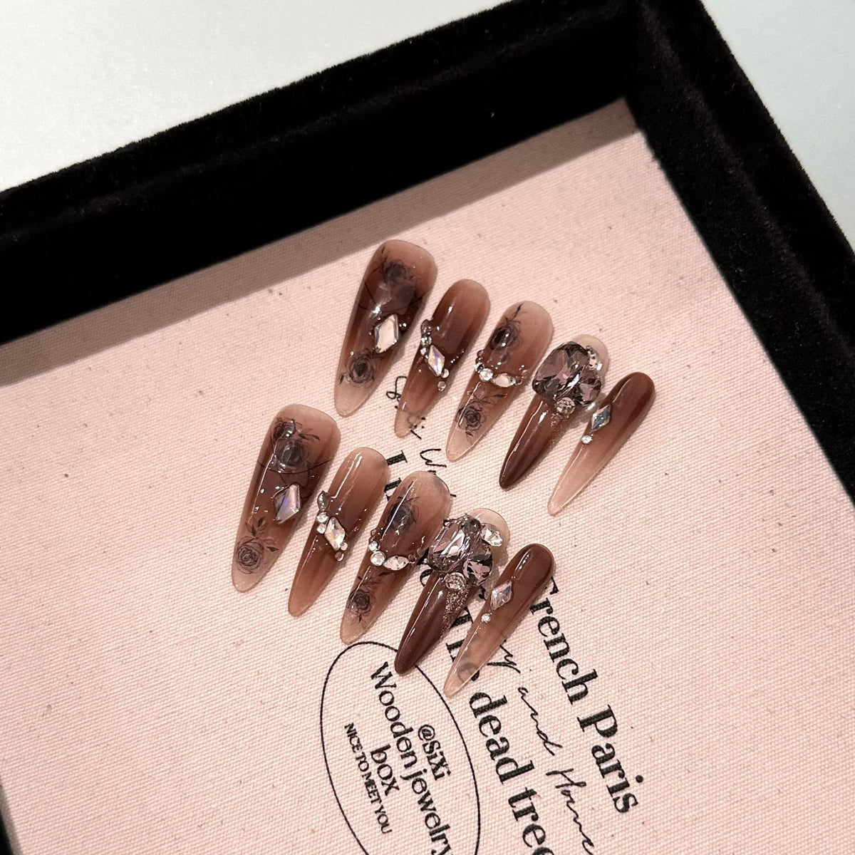 Press-On Nail Set Handcrafted Floral Reusable & Easy Application