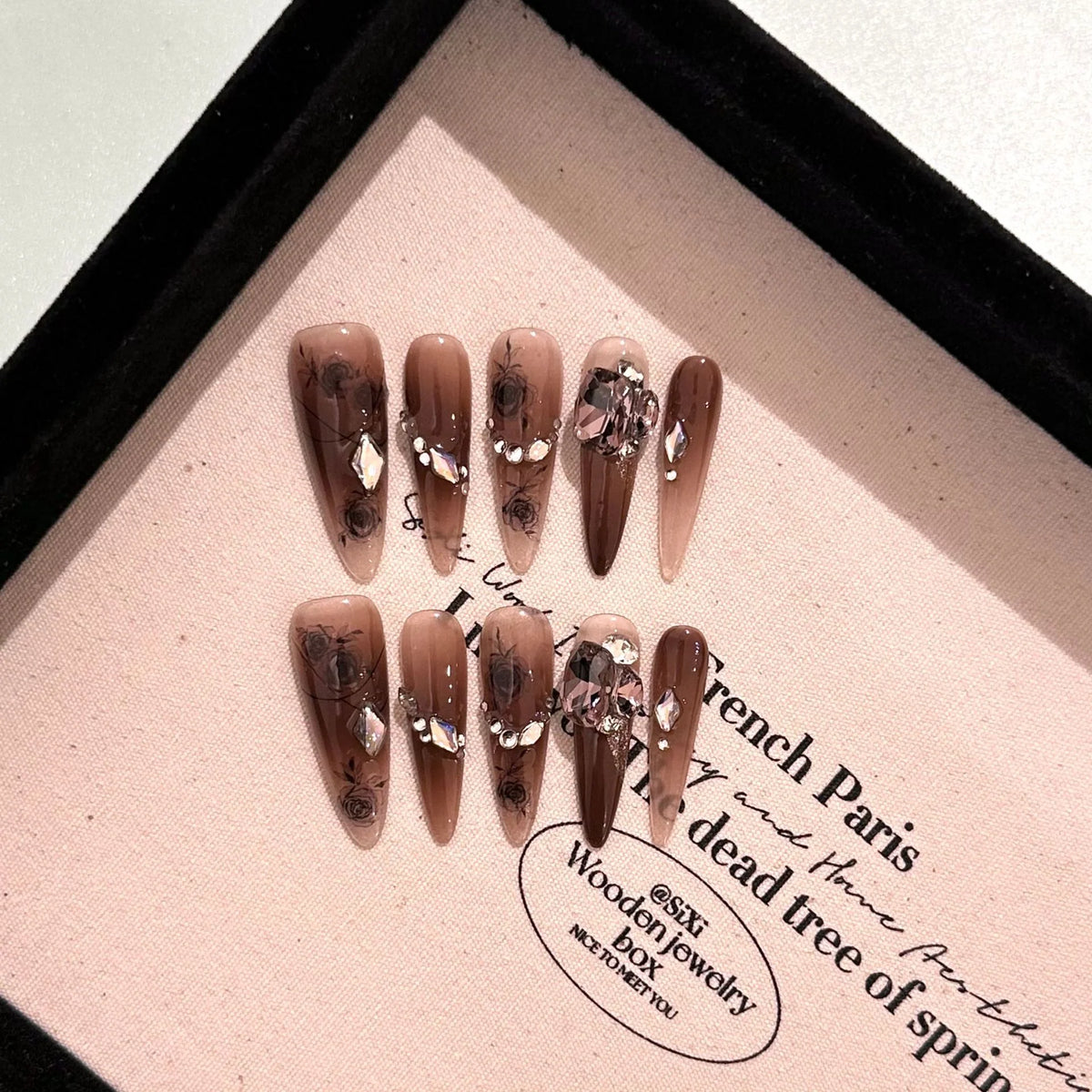 Press-On Nail Set Handcrafted Floral Reusable & Easy Application