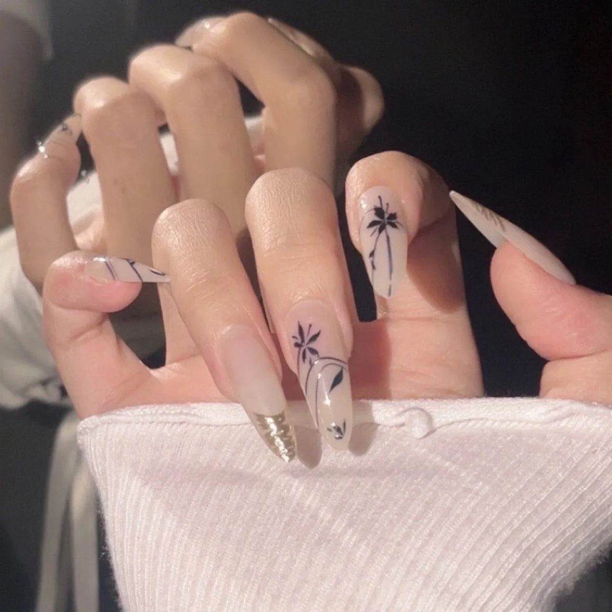 Press-On Nail Set Handmade Inlaid Floral Quick-Apply & Reusable