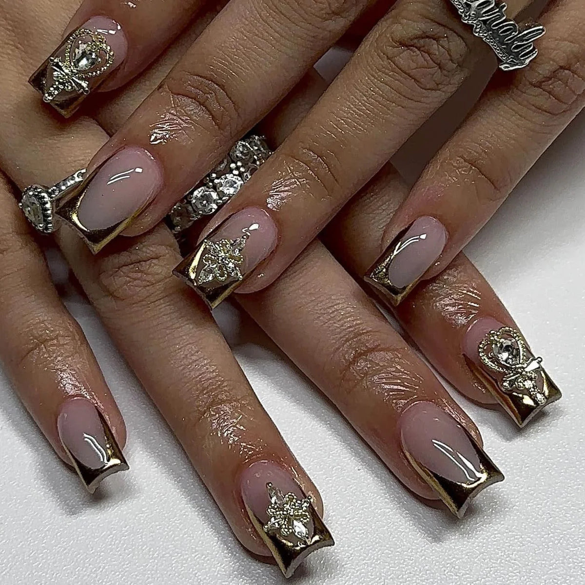 Press-On Nail Set High-Gloss & Gold Accents