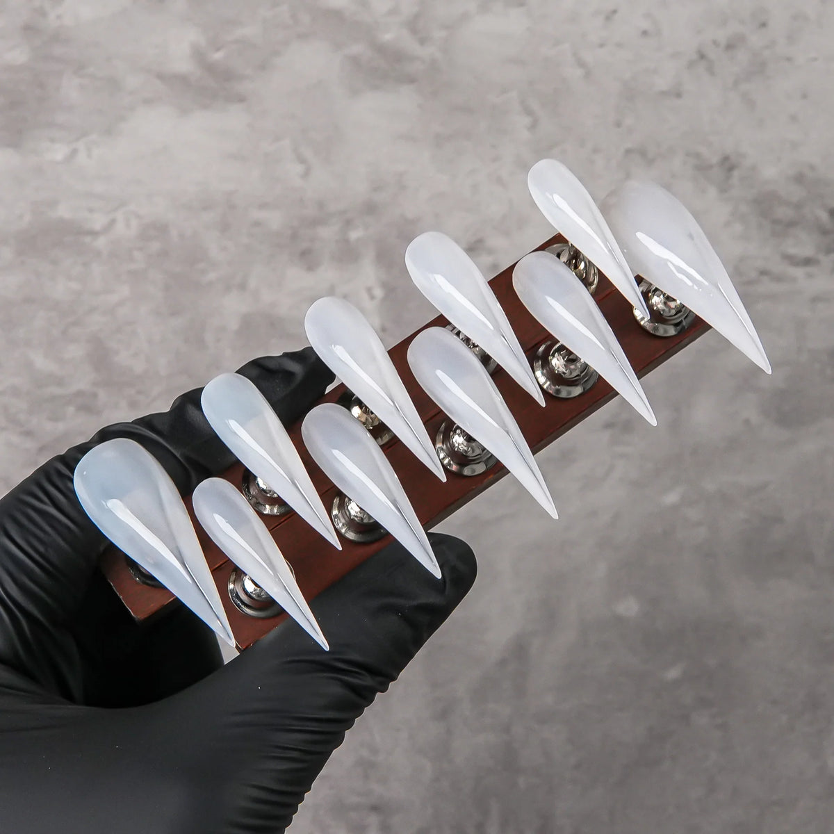 Press-On Nail Set High-Pointed Stiletto Easy-Apply & Reusable