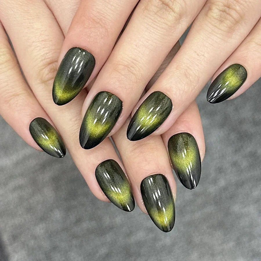 Press-On Nail Set Intricate Designs Almond Shape & Multiple Sizes