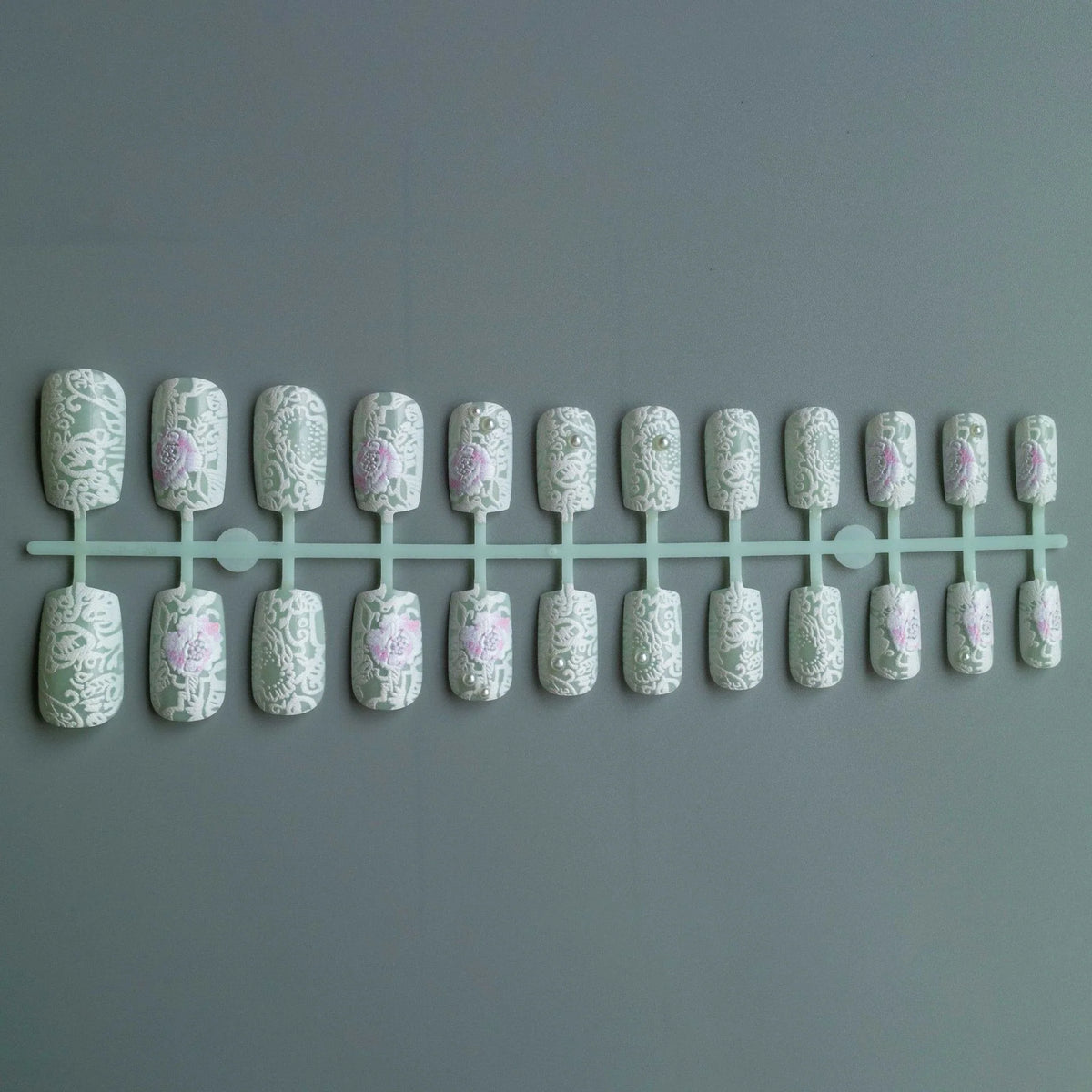 Press-On Nail Set Intricate Floral Lace Gel-Look Finish