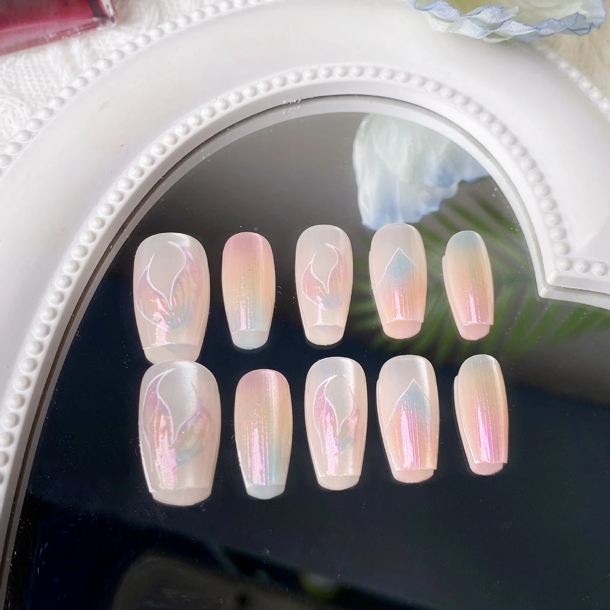 Press-On Nail Set Iridescent Floral Self-Adhesive