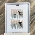 Press-On Nail Set Lightweight & Reusable Adhesive Strips