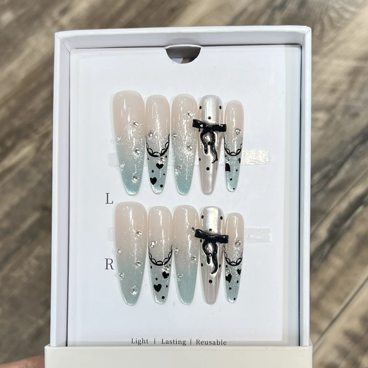 Press-On Nail Set Lightweight & Reusable Adhesive Strips