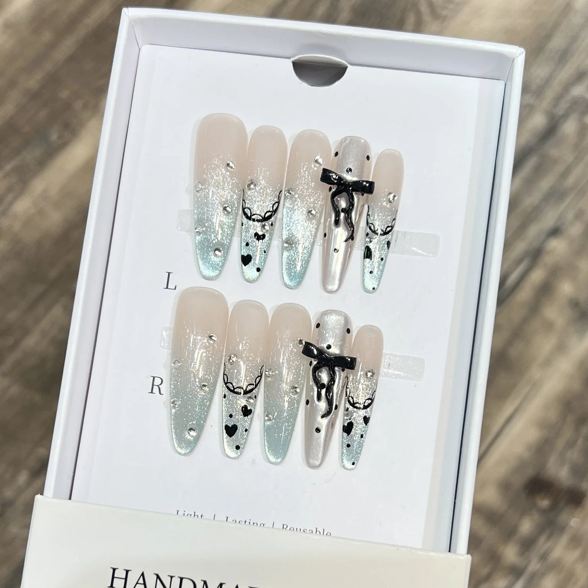 Press-On Nail Set Lightweight & Reusable Adhesive Strips