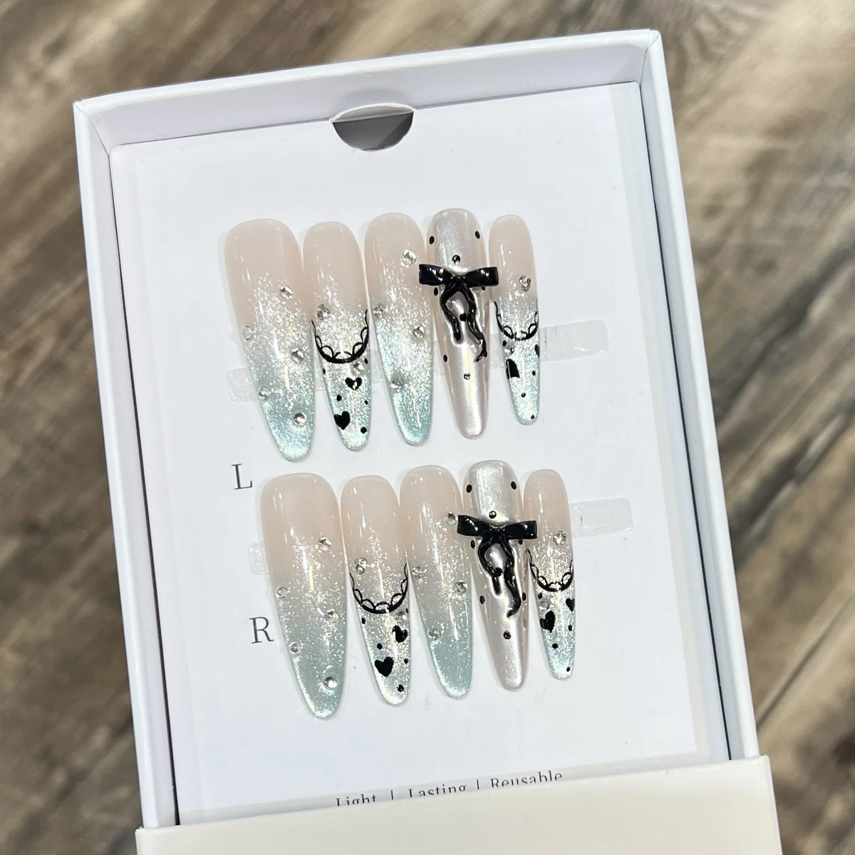 Press-On Nail Set Lightweight & Reusable Adhesive Strips