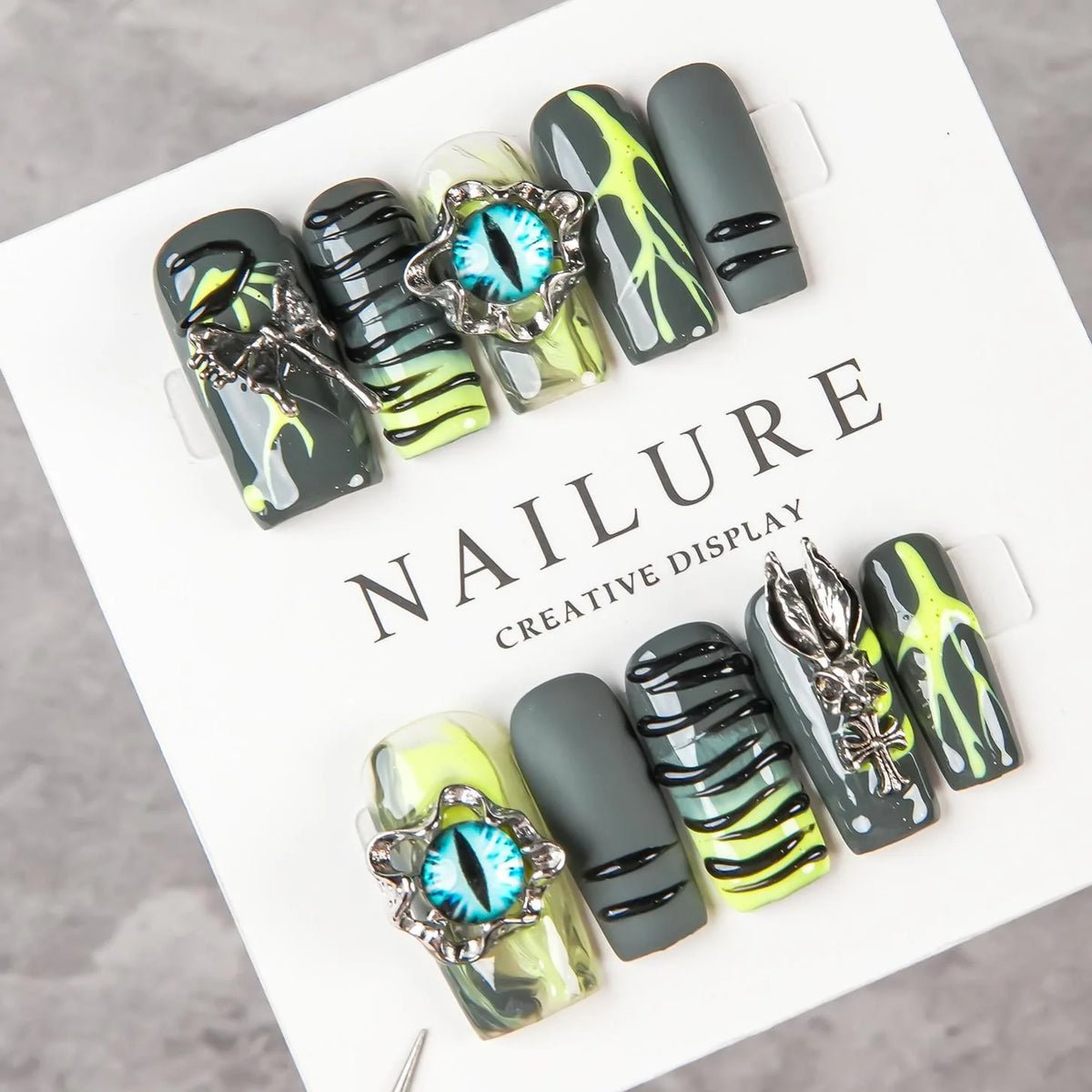 Press-On Nail Set Long-Lasting 3D & Metallic Accents