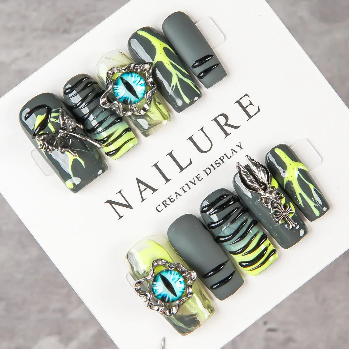 Press-On Nail Set Long-Lasting 3D & Metallic Accents