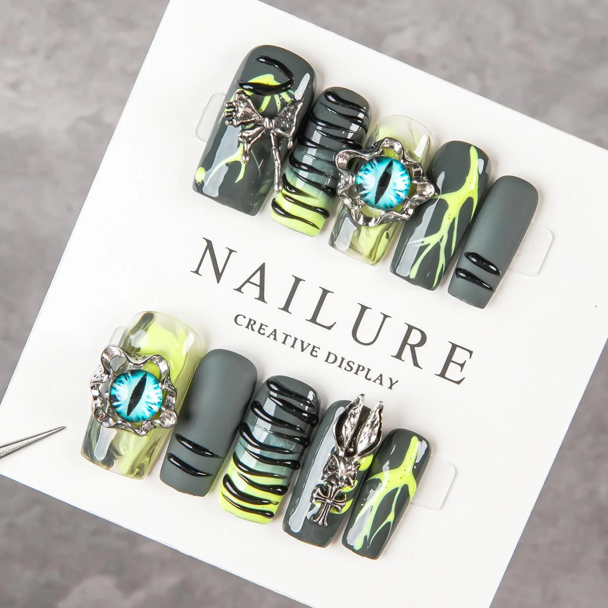 Press-On Nail Set Long-Lasting 3D & Metallic Accents