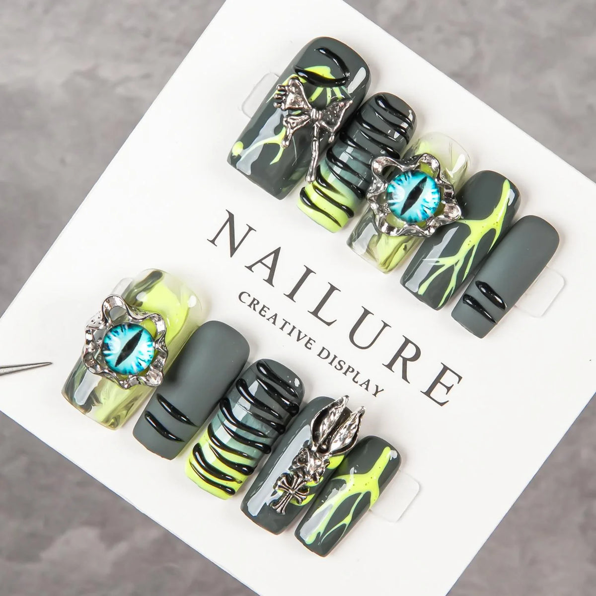 Press-On Nail Set Long-Lasting 3D & Metallic Accents
