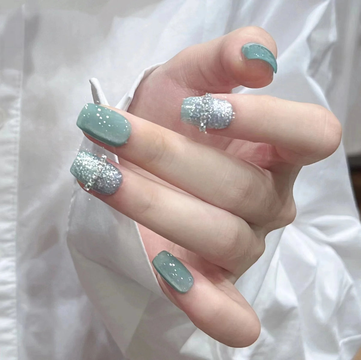 Press-On Nail Set Mint Blue Shimmering Gloss Peel-Off Adhesive
