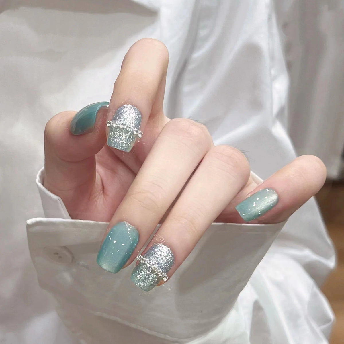 Press-On Nail Set Mint Blue Shimmering Gloss Peel-Off Adhesive