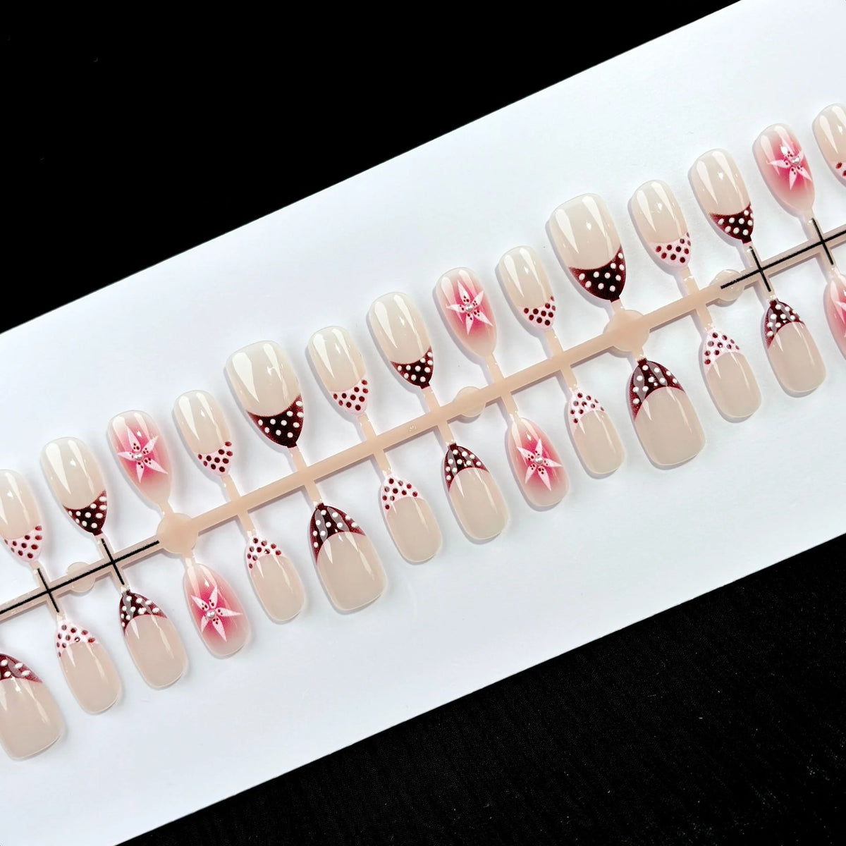 Press-On Nail Set Non-Toxic Artistic Design