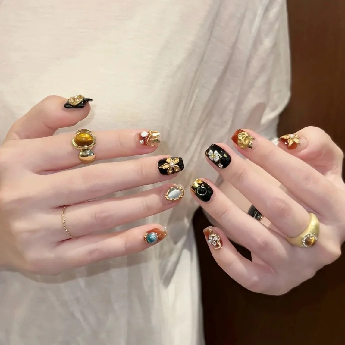 Press-On Nail Set Pearl-Embellished Floral & Geometric Reusable