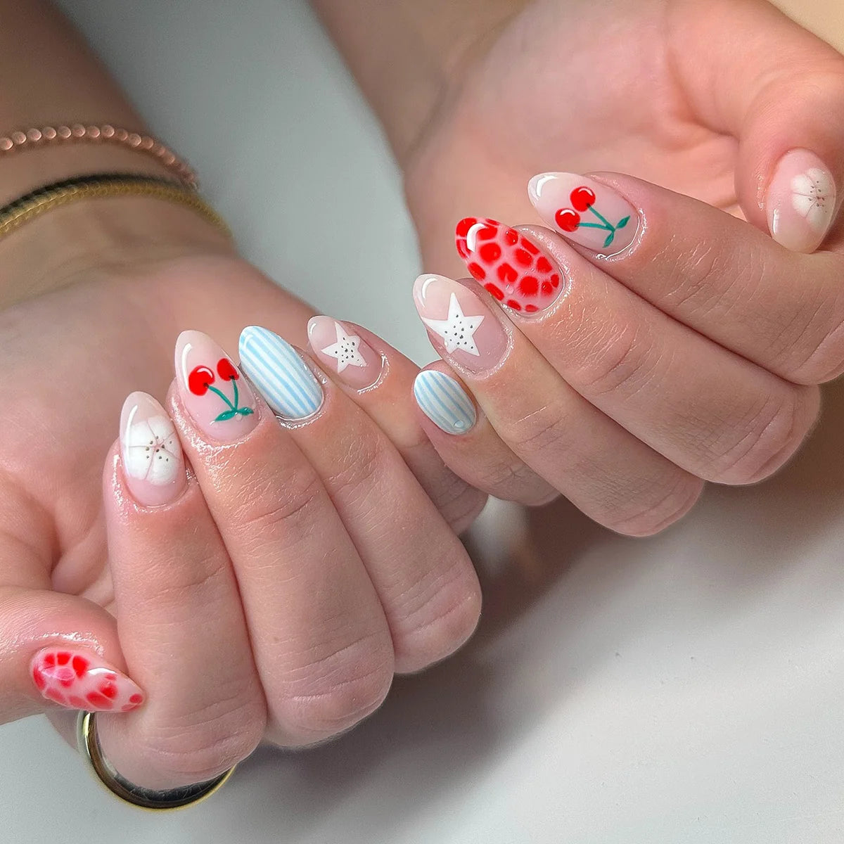Press-On Nail Set Peel-And-Press Cherry Star Stripe