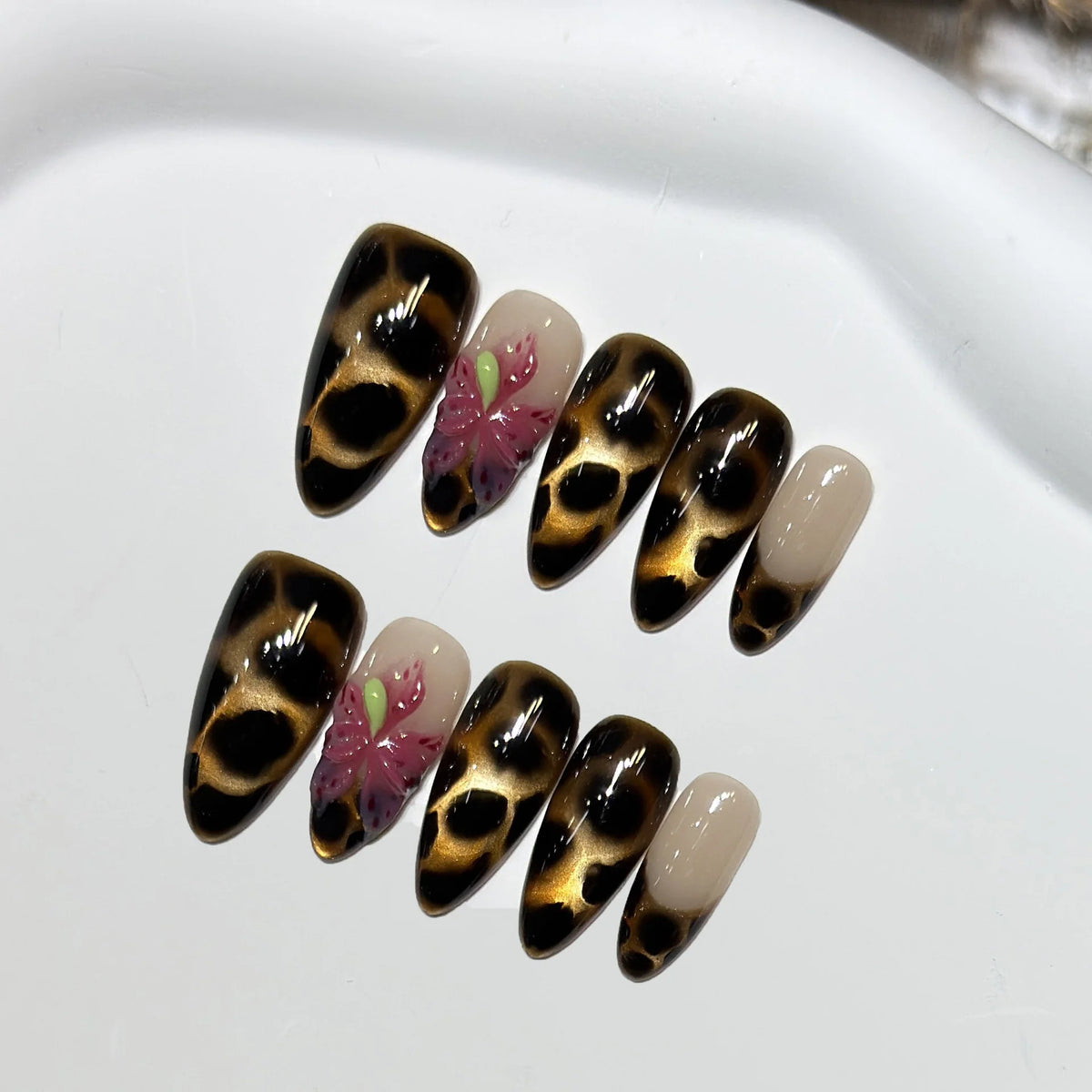 Press-On Nail Set Peel-and-Stick Leopard Print & Floral Accent