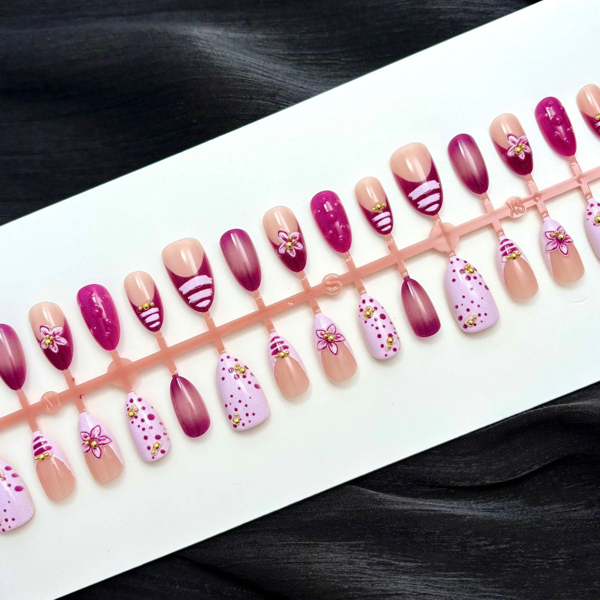 Press-On Nail Set Pre-Glued Floral Designs Long-Lasting