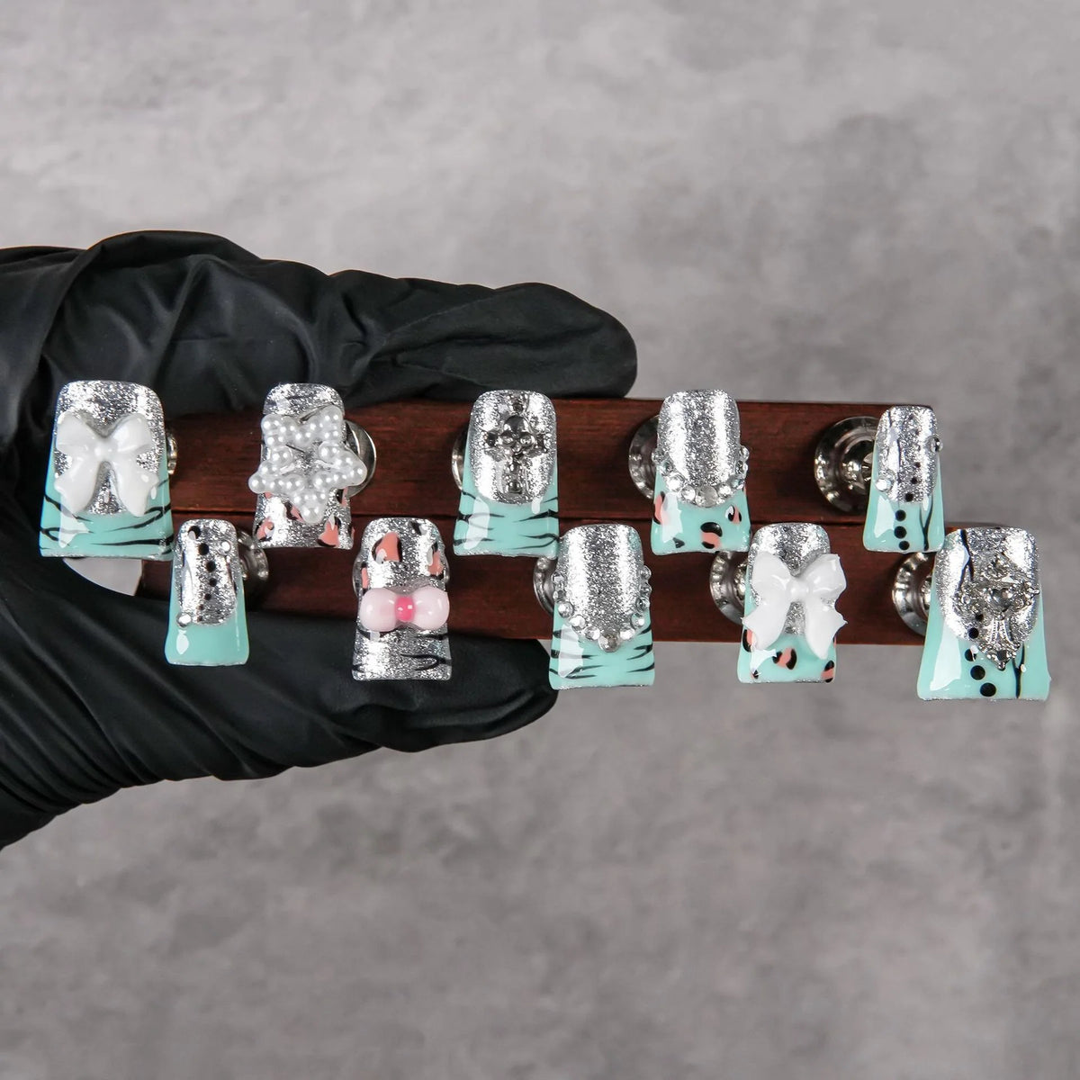 Press-On Nail Set Pre-Glued Glitzy Silver Accents Ergonomic Fit