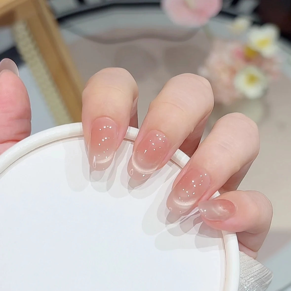 Press-On Nail Set Reusable Glossy Finish & Subtle Glitter