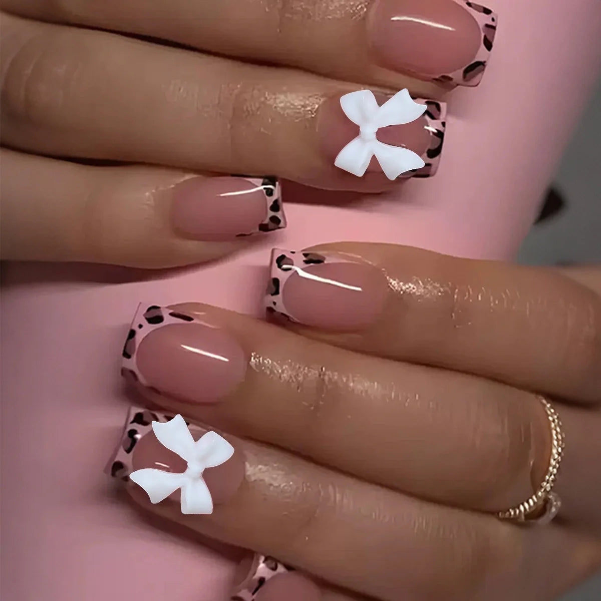 Press-On Nail Set Self-Adhesive Durable Bows & Leopard Print