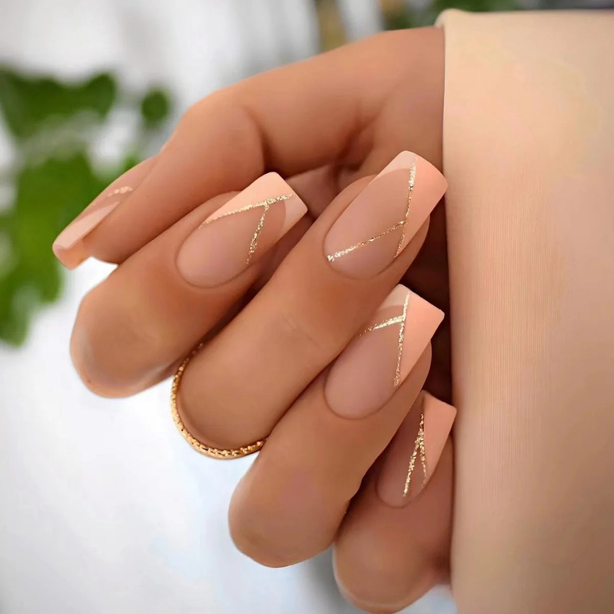 Press-On Nail Set Self-Adhesive Nude & Gold Accents
