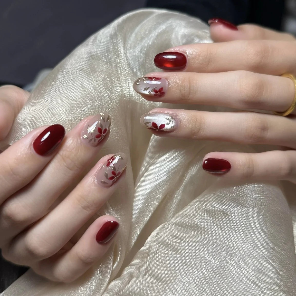 Press-On Nail Set Self-Adhesive Red Floral 24-Piece