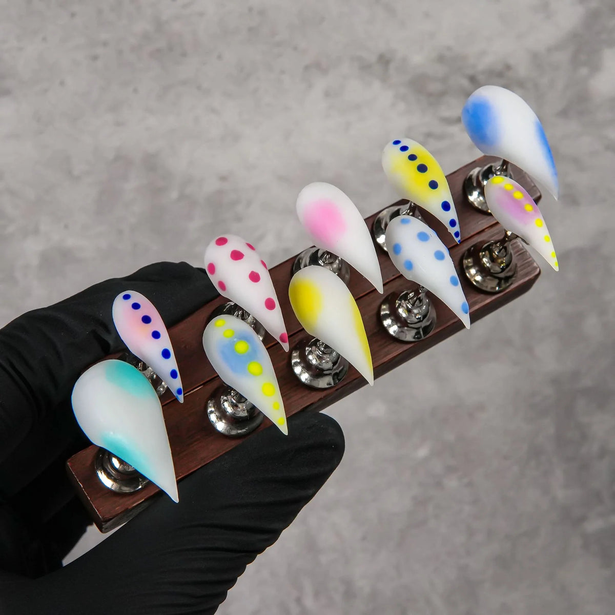 Press-On Nail Set Short Claw Self-Adhesive & Artistic Designs