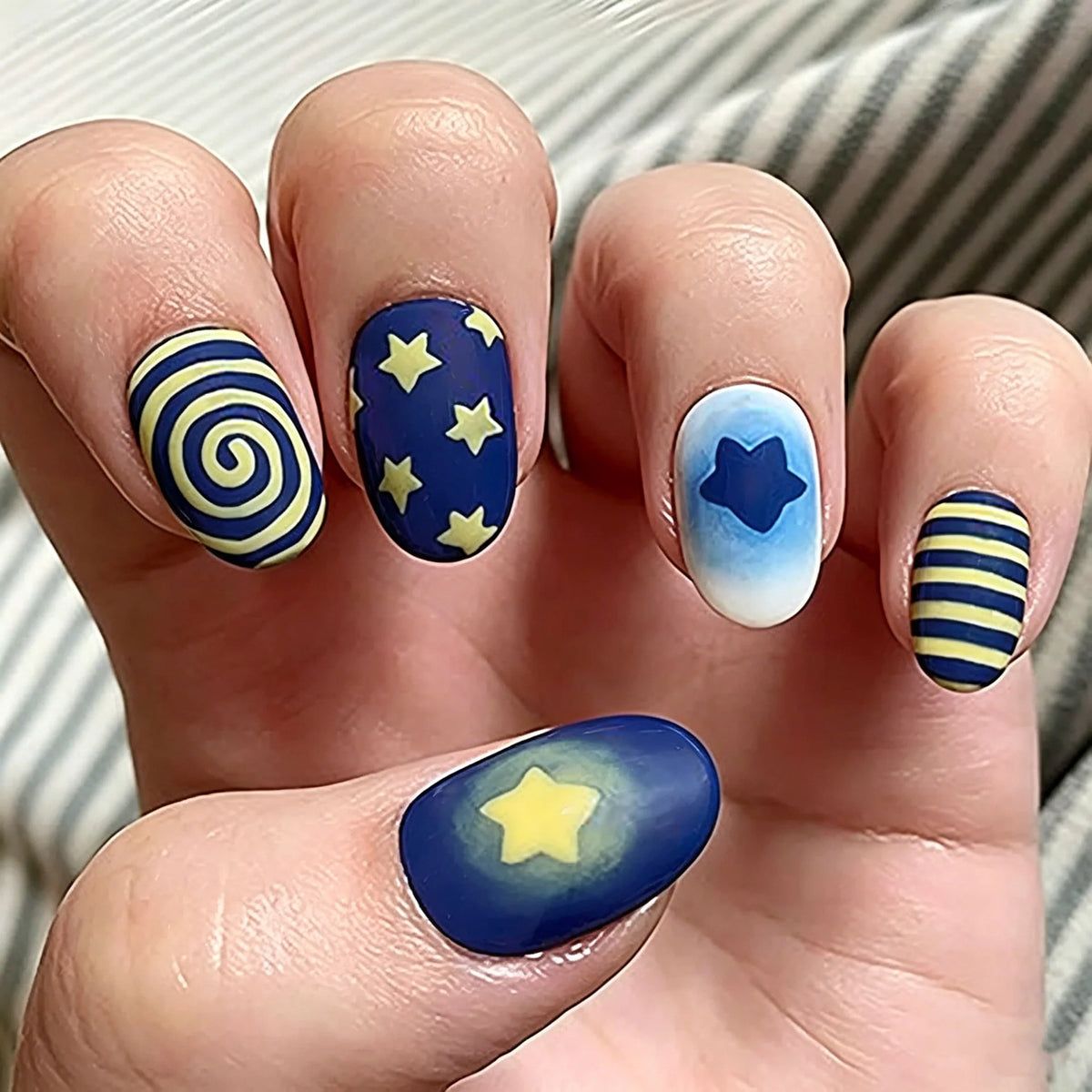Press-On Nail Set Star & Spiral Design Multiple Sizes