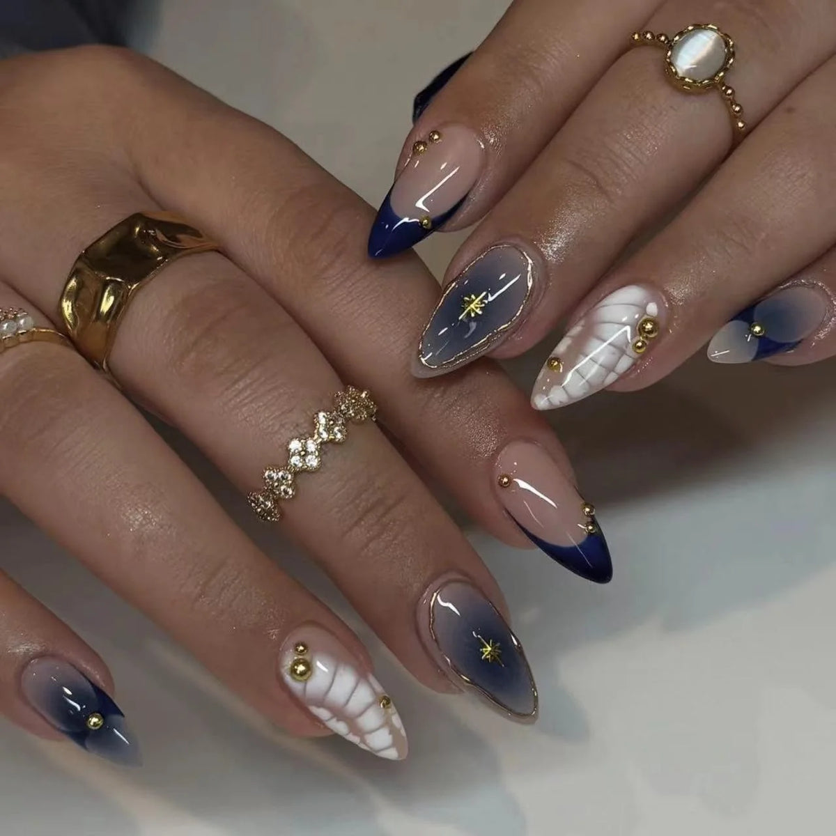 Press-On Nail Set Starry Designs Easy Application & Non-Toxic