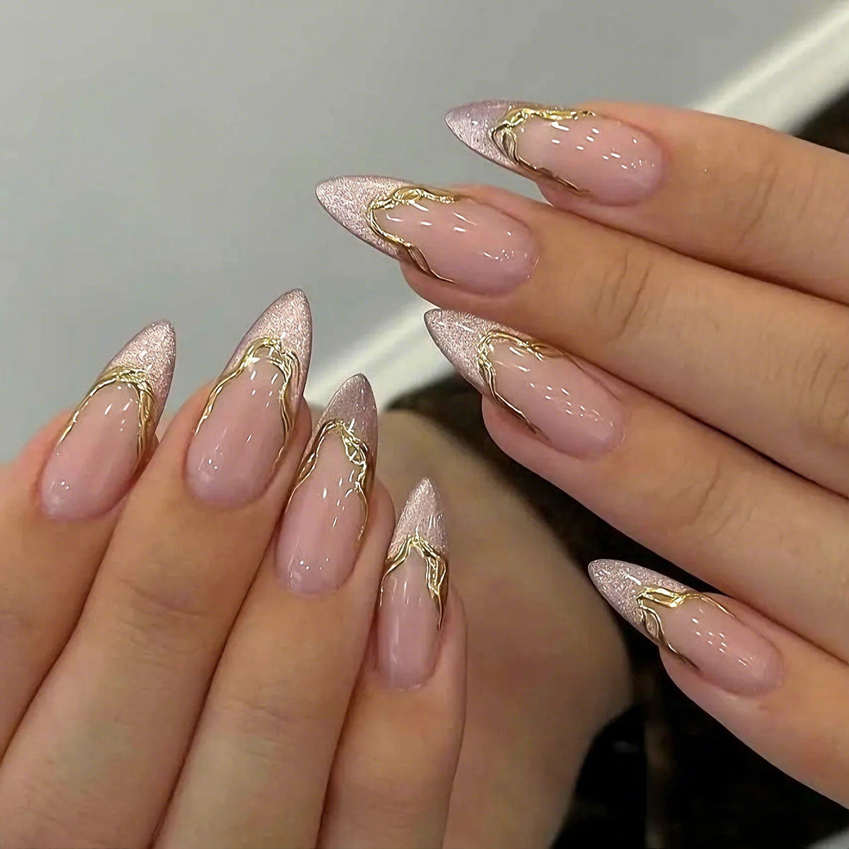 Press-On Nail Set Stiletto 3D Gold No Glue